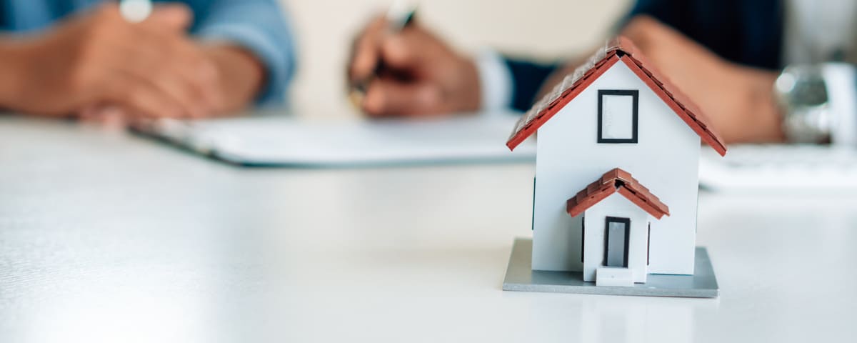 découvrez notre comparateur d'assurance bâtiment pour trouver les meilleures offres adaptées à vos besoins. comparez facilement les garanties, tarifs et services des différents assureurs afin de protéger efficacement votre bien immobilier.