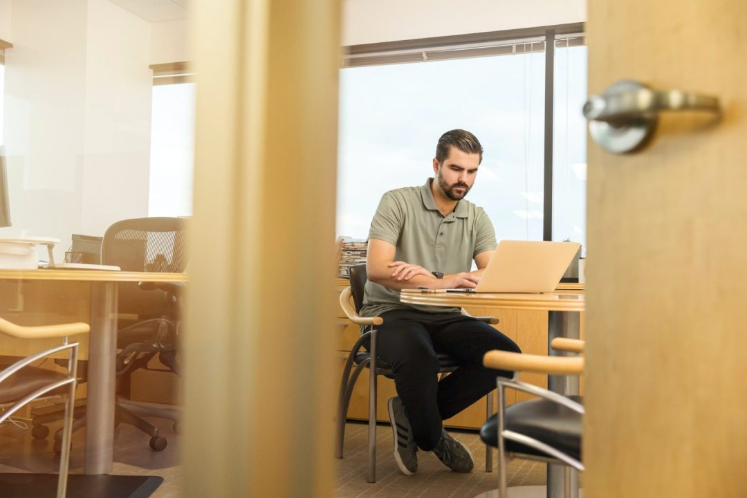 découvrez notre solution d'assurance spécialement conçue pour les micro-entrepreneurs du bâtiment. protégez vos chantiers, vos outils et votre activité avec des garanties adaptées à vos besoins, tout en respectant votre budget. assurez votre tranquillité d'esprit et concentrez-vous sur votre métier.