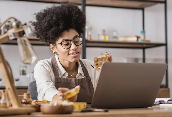 découvrez notre guide complet sur l'assurance auto-entrepreneurs, essentiel pour protéger votre activité indépendante. trouvez les meilleures options d'assurance adaptées à vos besoins professionnels, tout en respectant votre budget.