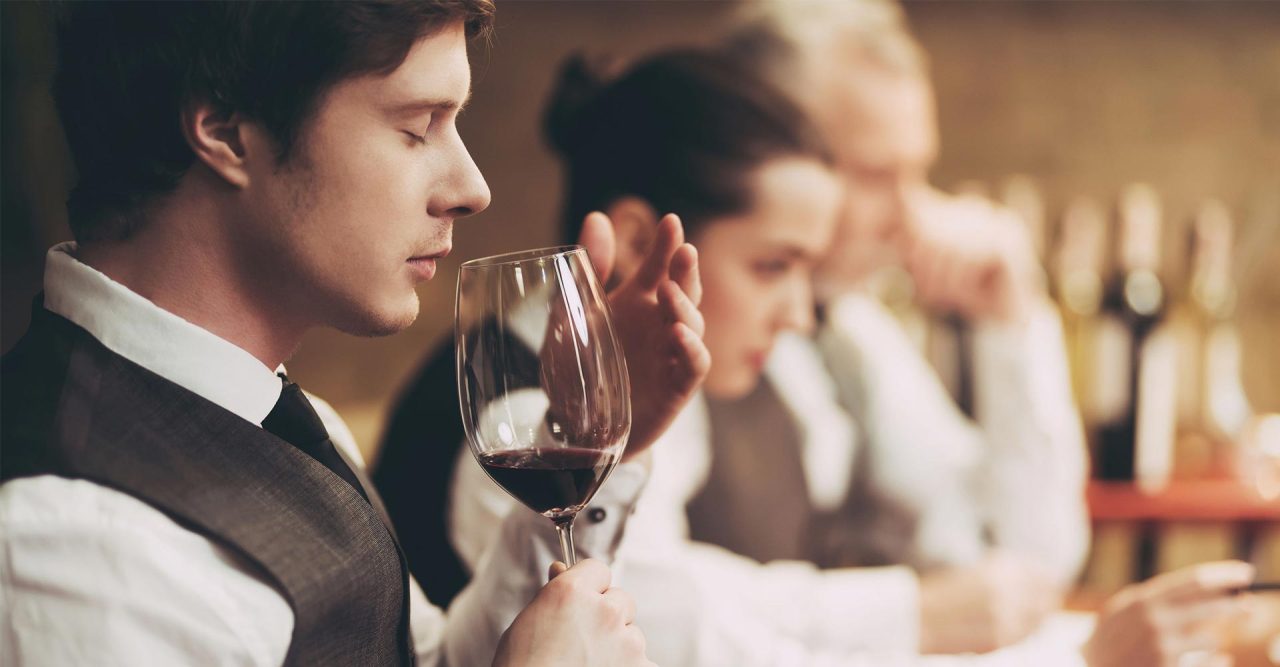 découvrez l'univers du négoce de vins, où passion et expertise se rencontrent pour vous offrir une sélection de crus d'exception. que vous soyez amateur ou collectionneur, notre négociant en vin vous accompagne dans votre quête de bouteilles rares et de conseils éclairés pour enrichir votre cave.