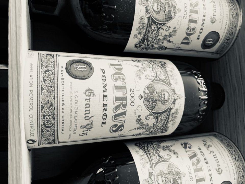 découvrez notre service de négociant en vin, expert dans la sélection et la distribution de crus d'exception. profitez de conseils personnalisés et d'une large gamme de vins de qualité pour toutes vos occasions. explorez notre univers viticole et laissez-vous séduire par les saveurs uniques de nos bouteilles.
